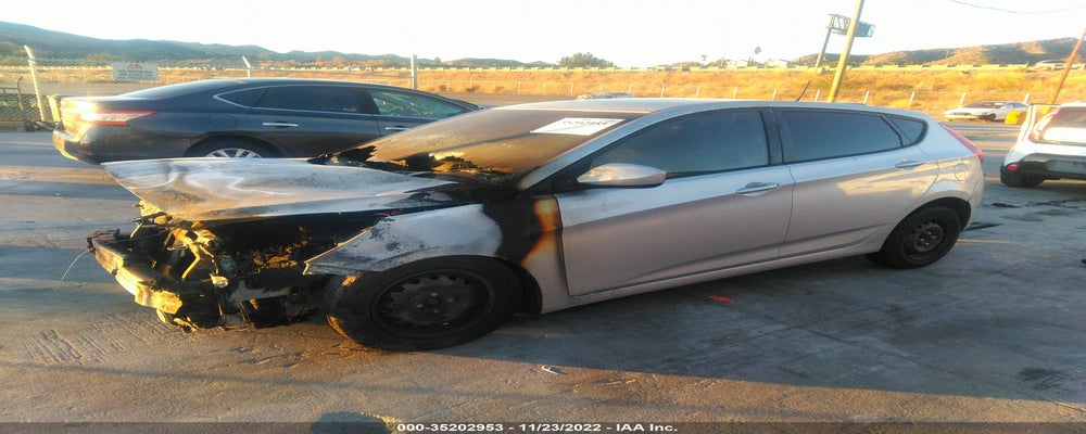 KMHCT5AE5FU225023 2015 HYUNDAI ACCENT photo no. 2