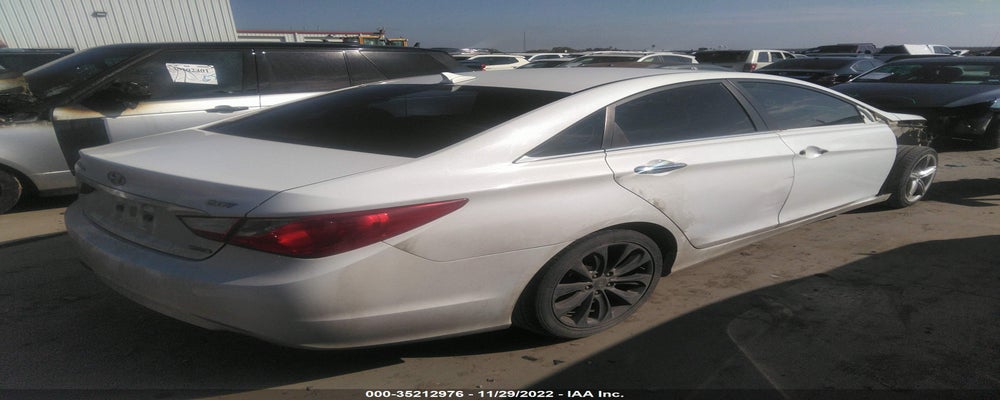 5NPEC4AB3BH235843 2011 HYUNDAI SONATA photo no. 4
