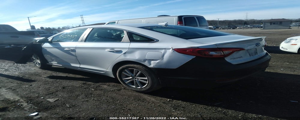 5NPE24AF5FH226928 2015 HYUNDAI SONATA photo no. 3