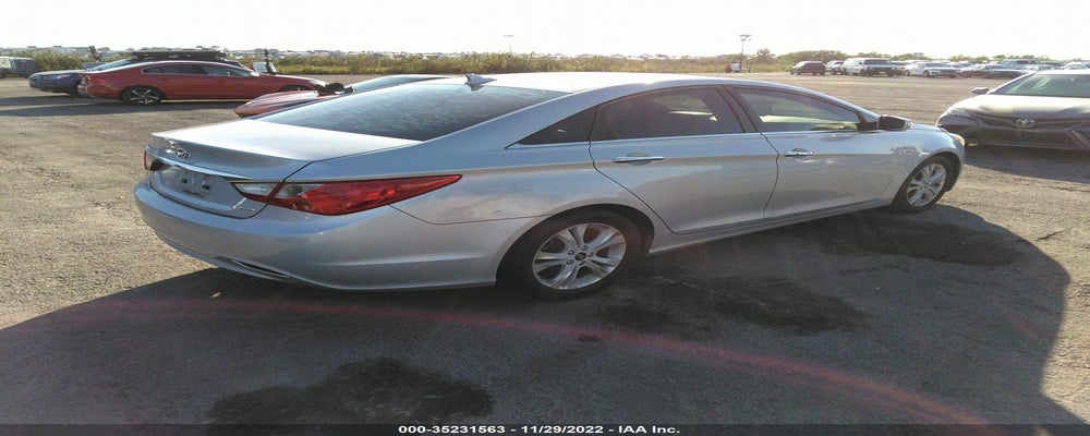5NPEC4AC1BH064874 2011 HYUNDAI SONATA photo no. 4