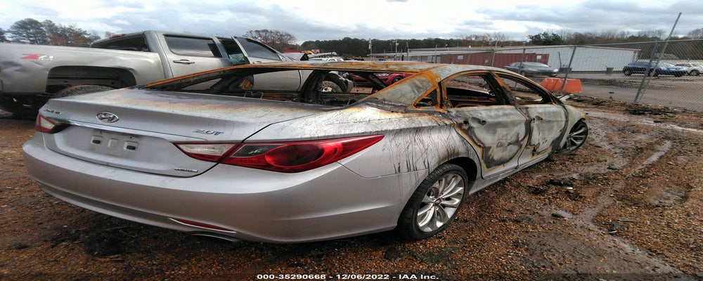 5NPEC4AB1BH203926 2011 HYUNDAI SONATA photo no. 4