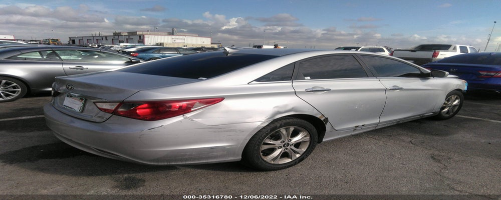 5NPEC4AC9BH001358 2011 HYUNDAI SONATA photo no. 4