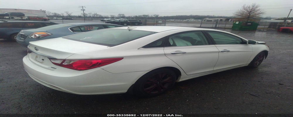 5NPEC4AC6BH113082 2011 HYUNDAI SONATA photo no. 4