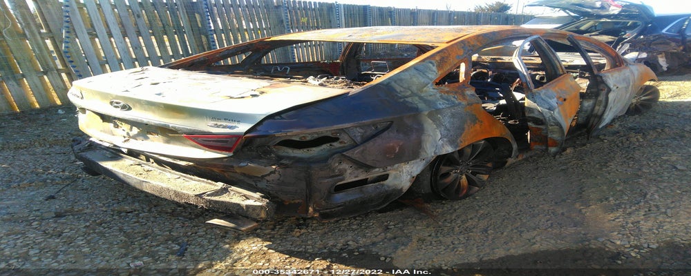 5NPEC4AB2BH226910 2011 HYUNDAI SONATA photo no. 4