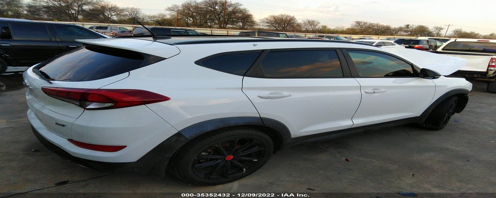 KM8J33A21HU552393 2017 HYUNDAI TUCSON photo no. 4