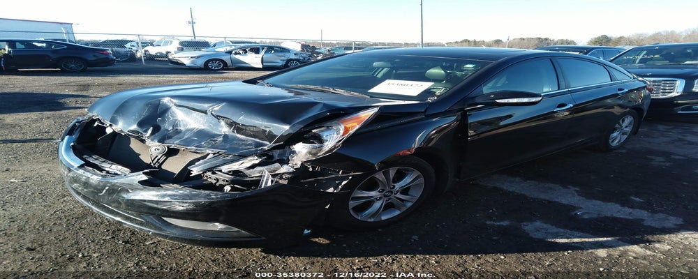5NPEC4AC7BH126777 2011 HYUNDAI SONATA photo no. 2