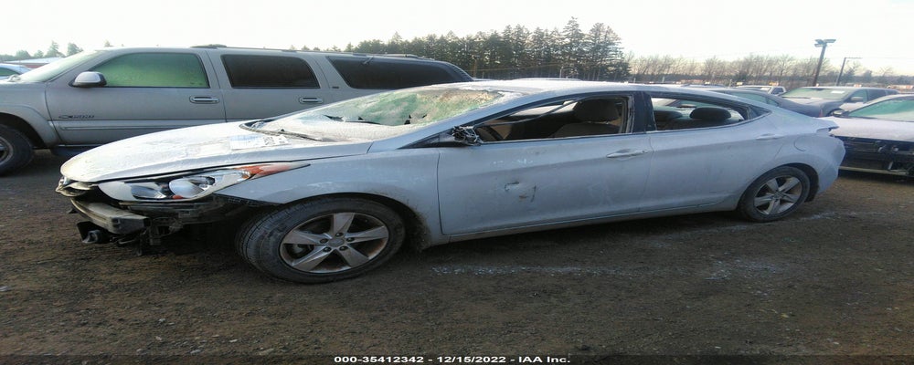 5NPDH4AE8DH413434 2013 HYUNDAI ELANTRA photo no. 2