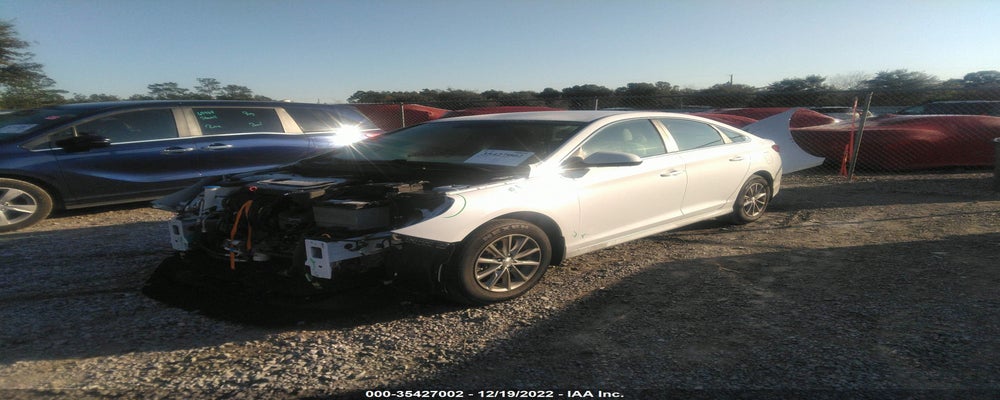 5NPE24AF6JH658727 2018 HYUNDAI SONATA photo no. 2