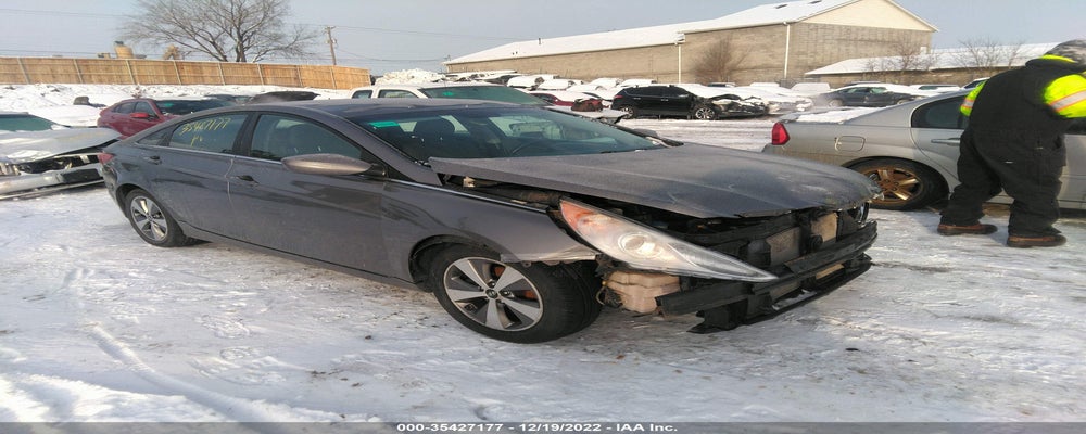 5NPEB4AC2BH023947 2011 HYUNDAI SONATA photo no. 1