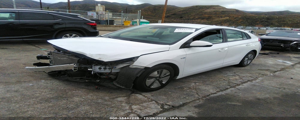 KMHC65LC0LU186730 2020 HYUNDAI IONIQ HYBRID photo no. 2