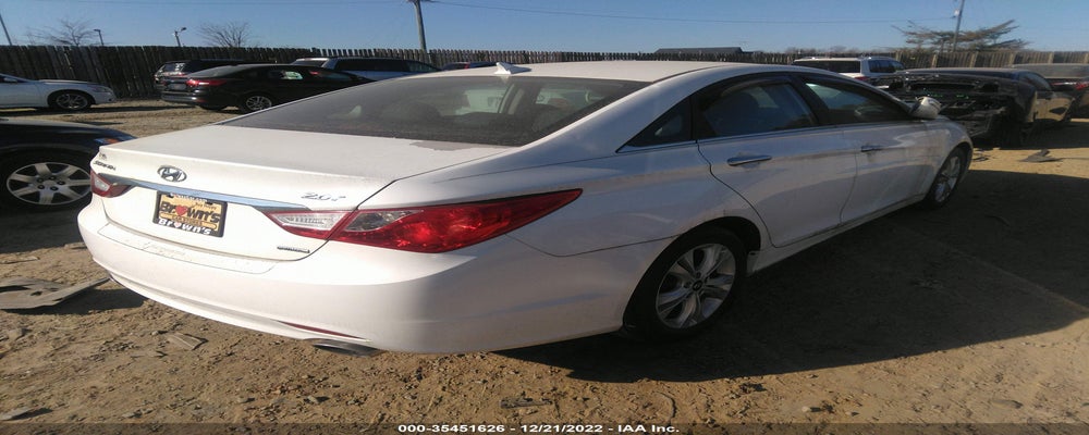 5NPEC4AB0BH303984 2011 HYUNDAI SONATA photo no. 4