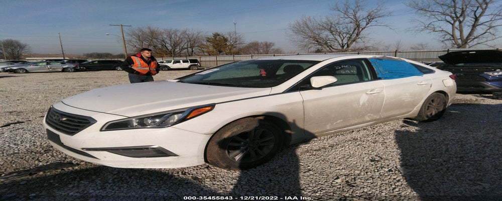 5NPE24AF1FH213223 2015 HYUNDAI SONATA photo no. 2
