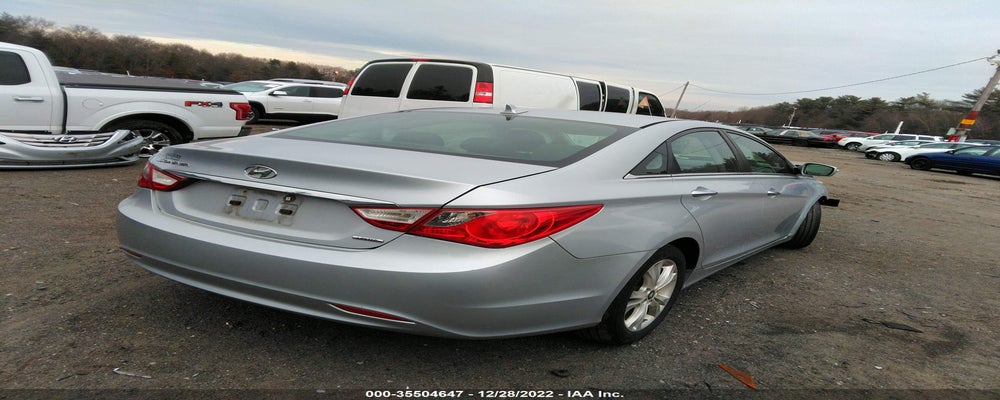 5NPEC4ACXBH038841 2011 HYUNDAI SONATA photo no. 4