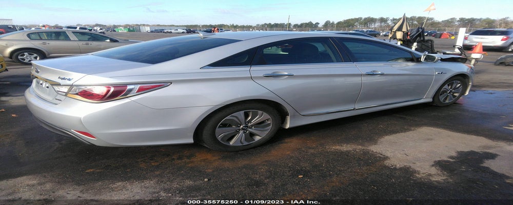KMHEC4A42FA130947 2015 HYUNDAI SONATA HYBRID photo no. 4