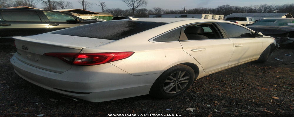 5NPE24AF8FH220105 2015 HYUNDAI SONATA photo no. 4