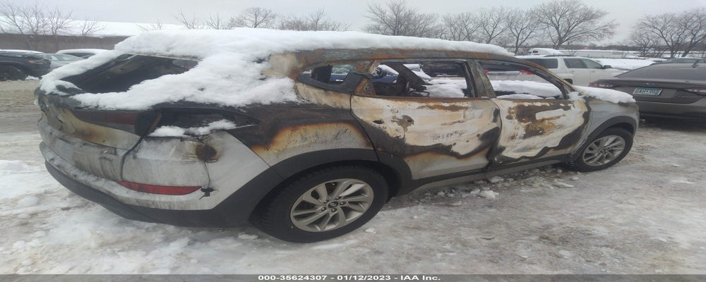 KM8J3CA40HU301558 2017 HYUNDAI TUCSON photo no. 4