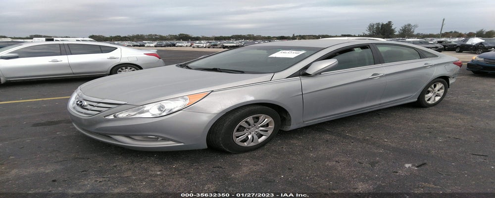 5NPEB4AC0BH157663 2011 HYUNDAI SONATA photo no. 2
