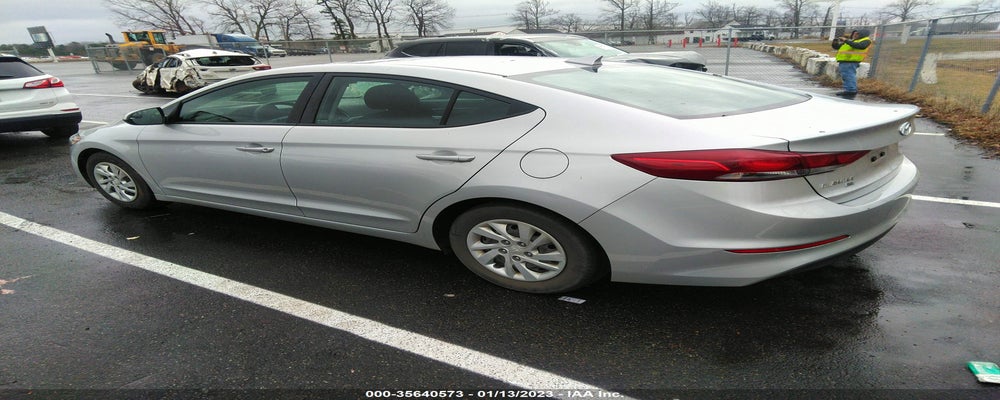 5NPD74LF4JH389928 2018 HYUNDAI ELANTRA photo no. 3