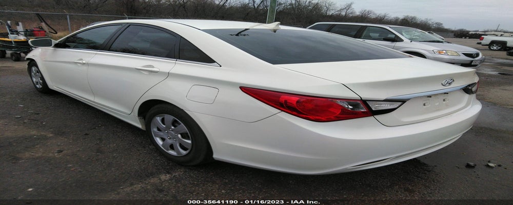 5NPEB4AC4BH067884 2011 HYUNDAI SONATA photo no. 3