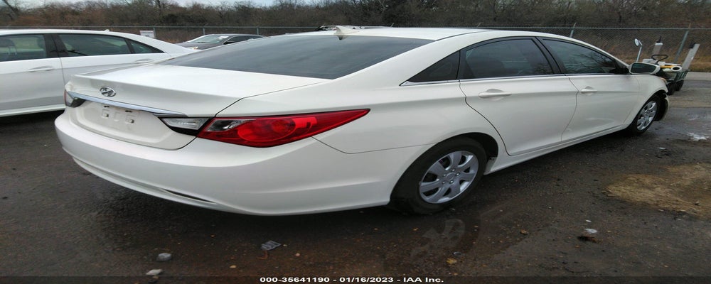 5NPEB4AC4BH067884 2011 HYUNDAI SONATA photo no. 4