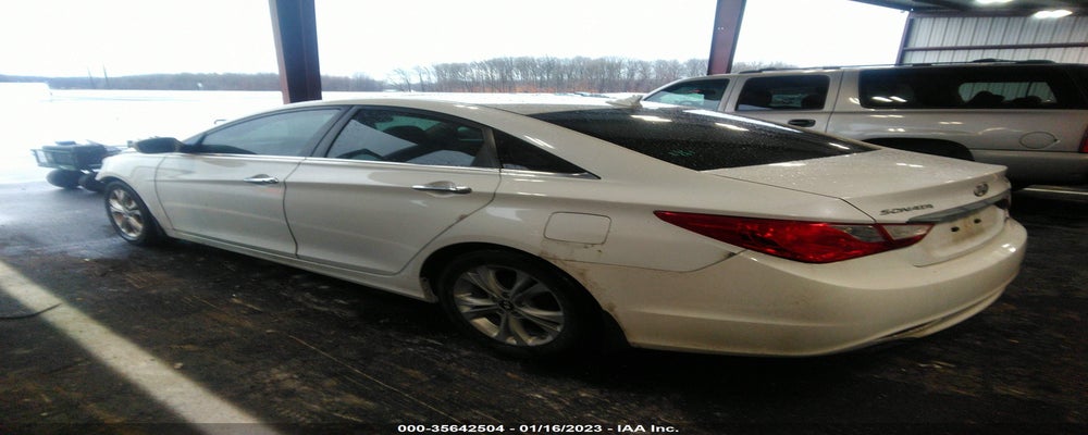 5NPEC4AB0BH307582 2011 HYUNDAI SONATA photo no. 3