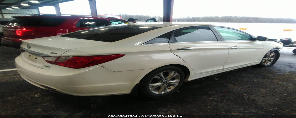 5NPEC4AB0BH307582 2011 HYUNDAI SONATA photo no. 4