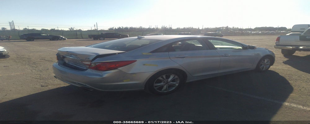 5NPEC4AB2BH293863 2011 HYUNDAI SONATA photo no. 4