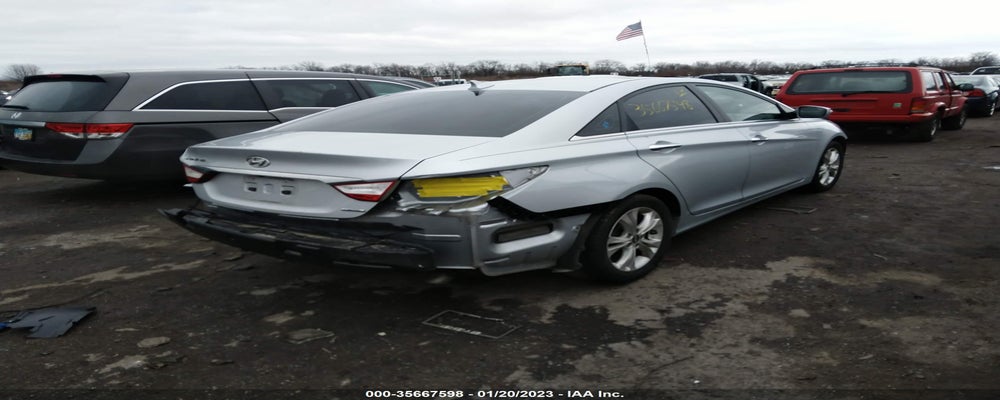 5NPEC4AC9BH235483 2011 HYUNDAI SONATA photo no. 4
