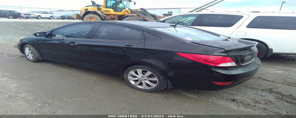 KMHCU4AE4DU283693 2013 HYUNDAI ACCENT photo no. 3