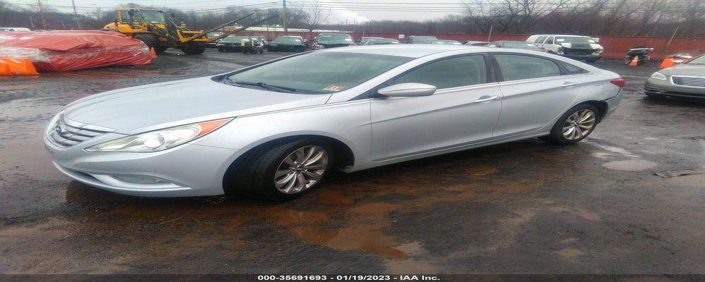 5NPEC4AC5BH039587 2011 HYUNDAI SONATA photo no. 2