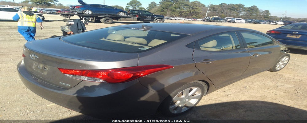 5NPDH4AE8DH223858 2013 HYUNDAI ELANTRA photo no. 4