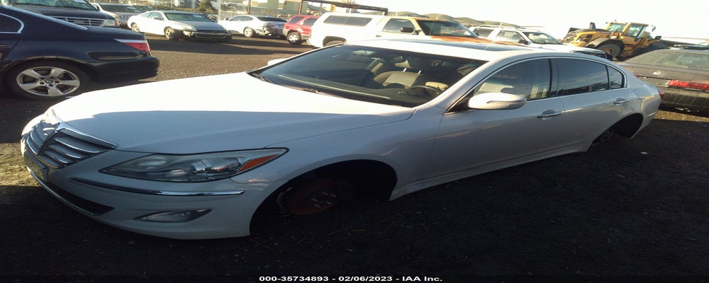 KMHGC4DD9CU157075 2012 HYUNDAI GENESIS photo no. 2