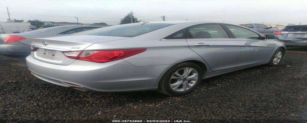 5NPEC4AB3BH174333 2011 HYUNDAI SONATA photo no. 4