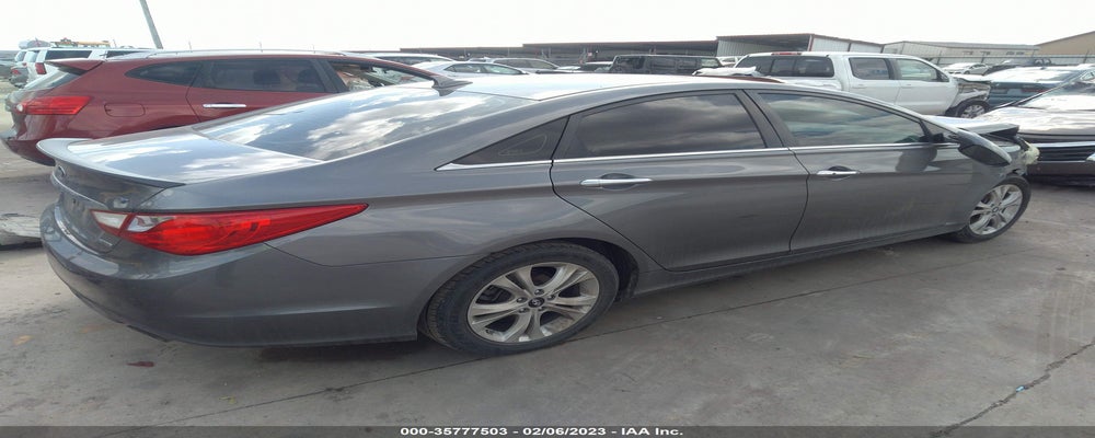 5NPEC4AB1BH300253 2011 HYUNDAI SONATA photo no. 4