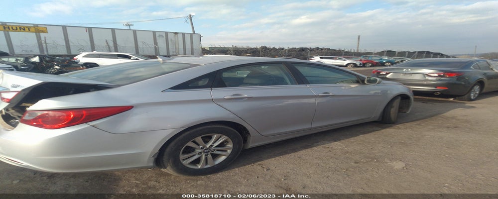 5NPEB4AC8BH099673 2011 HYUNDAI SONATA photo no. 4