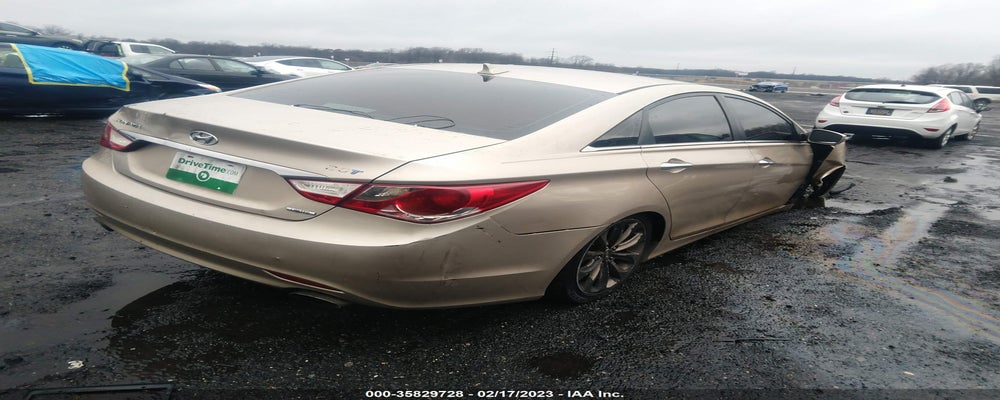 5NPEC4AB2BH217804 2011 HYUNDAI SONATA photo no. 4