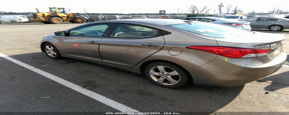 5NPDH4AE5DH381056 2013 HYUNDAI ELANTRA photo no. 3