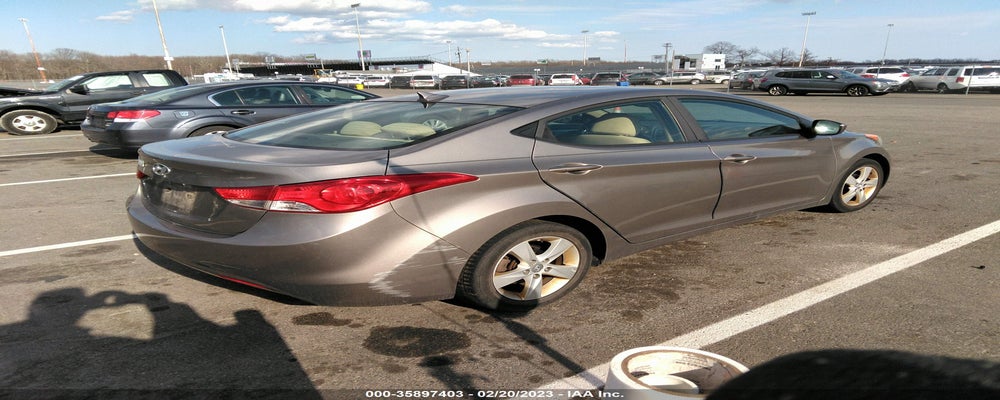 5NPDH4AE5DH381056 2013 HYUNDAI ELANTRA photo no. 4