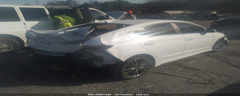 KMHD04LB6JU588305 2018 HYUNDAI ELANTRA photo no. 4