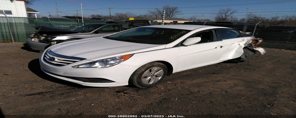 5NPEB4AC8EH818893 2014 HYUNDAI SONATA photo no. 2
