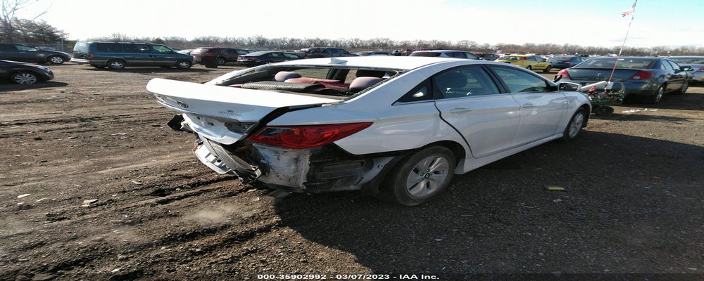 5NPEB4AC8EH818893 2014 HYUNDAI SONATA photo no. 4