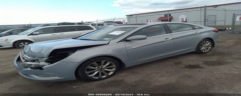 5NPEC4AC6BH288772 2011 HYUNDAI SONATA photo no. 2