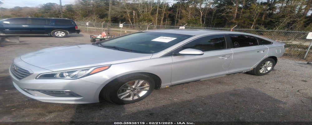 5NPE24AF4FH049160 2015 HYUNDAI SONATA photo no. 2