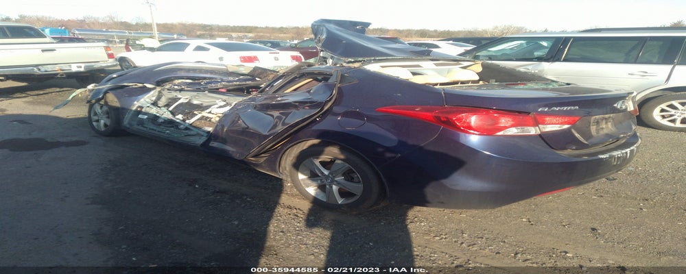 5NPDH4AEXDH308765 2013 HYUNDAI ELANTRA photo no. 3
