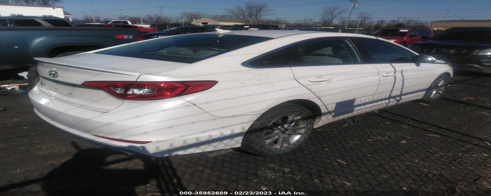 5NPE24AF4FH057923 2015 HYUNDAI SONATA photo no. 4