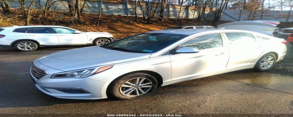 5NPE24AF0FH044196 2015 HYUNDAI SONATA photo no. 2