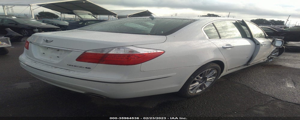 KMHGC4DF5BU135025 2011 HYUNDAI GENESIS photo no. 4