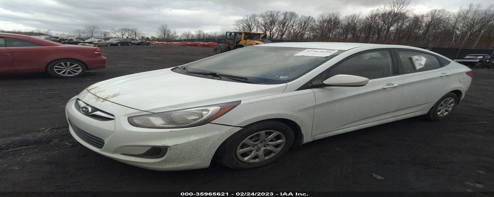 KMHCT4AE3DU281484 2013 HYUNDAI ACCENT photo no. 2