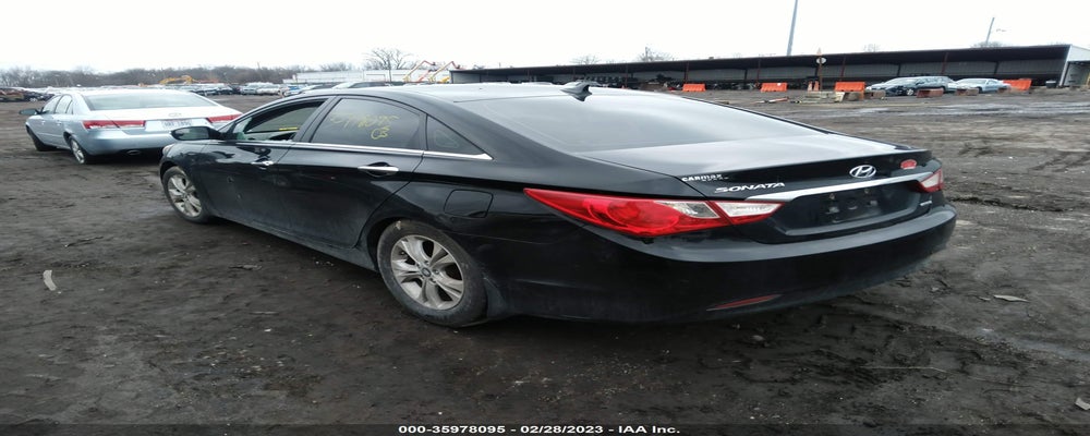 5NPEC4AC9BH113156 2011 HYUNDAI SONATA photo no. 3