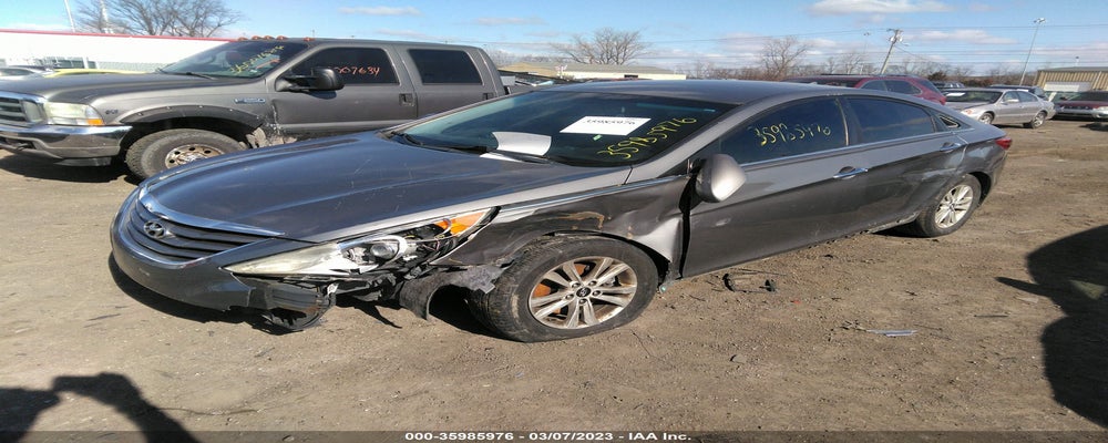 5NPEB4AC0BH226268 2011 HYUNDAI SONATA photo no. 2